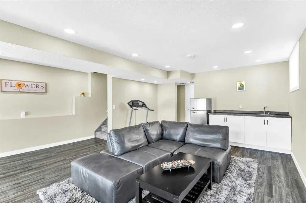 60 Eversyde Circle SW