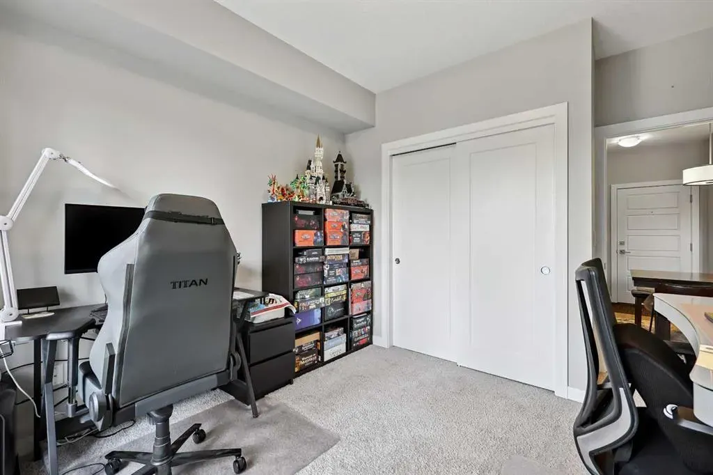 300 Auburn Meadows Manor SE, #211