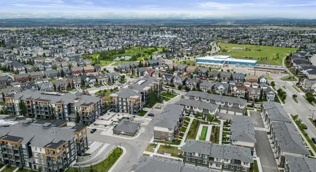 300 Auburn Meadows Manor SE, #211