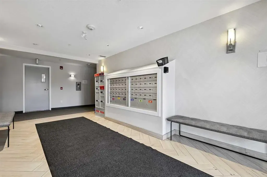 300 Auburn Meadows Manor SE, #211