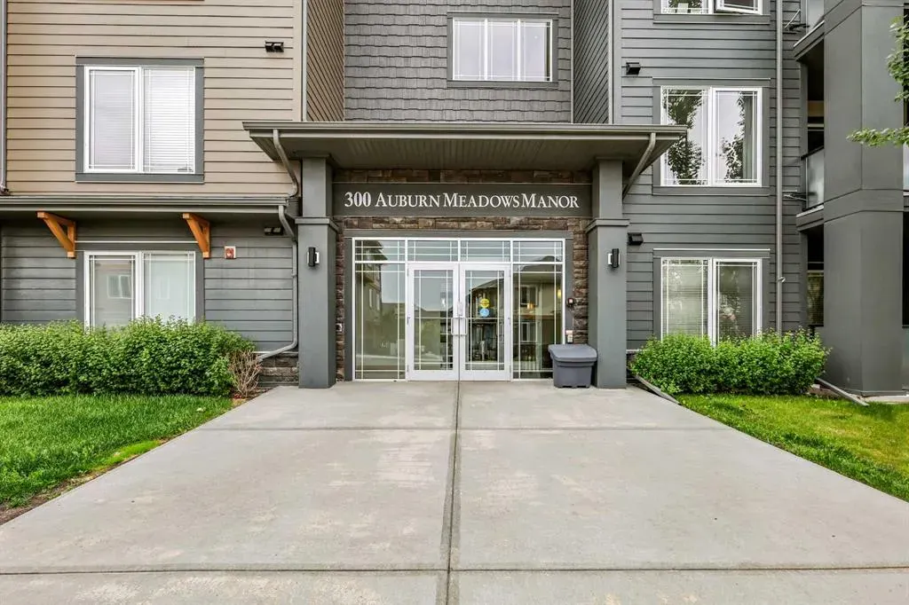 300 Auburn Meadows Manor SE, #211