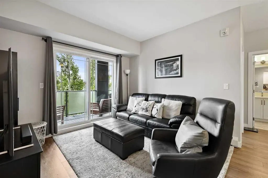 300 Auburn Meadows Manor SE, #211