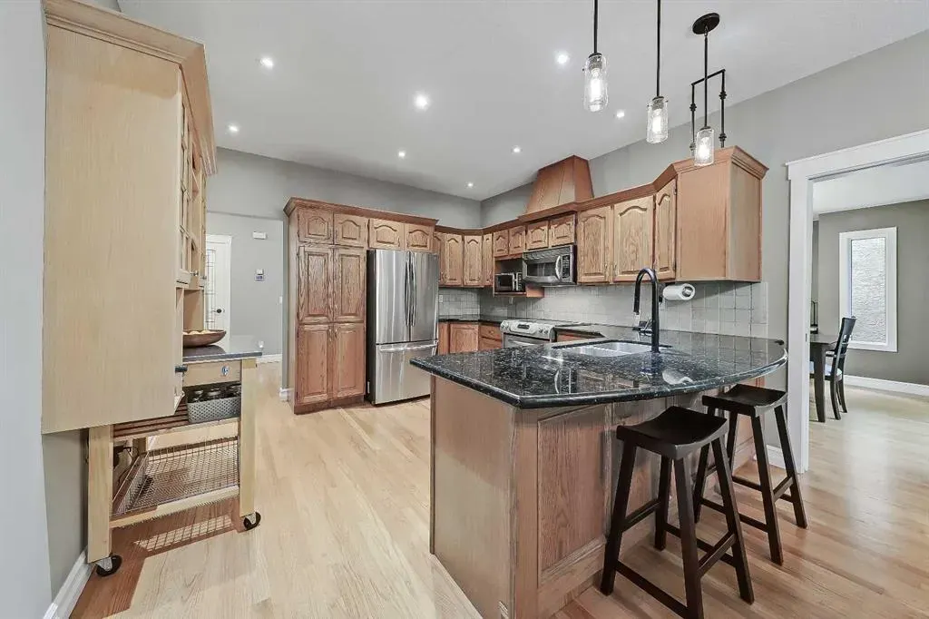232 Scimitar Bay NW