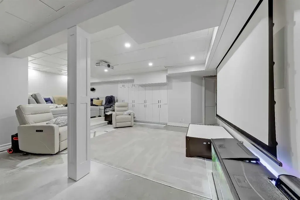 232 Scimitar Bay NW
