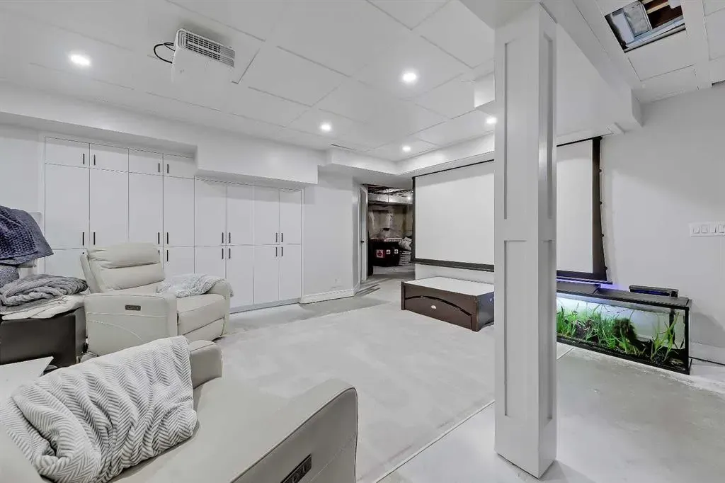 232 Scimitar Bay NW