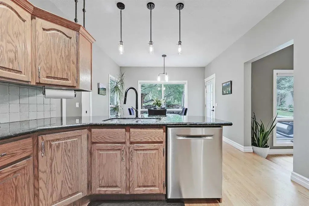 232 Scimitar Bay NW