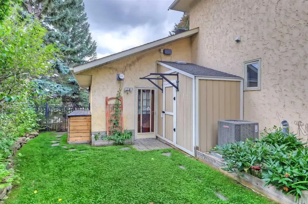 232 Scimitar Bay NW