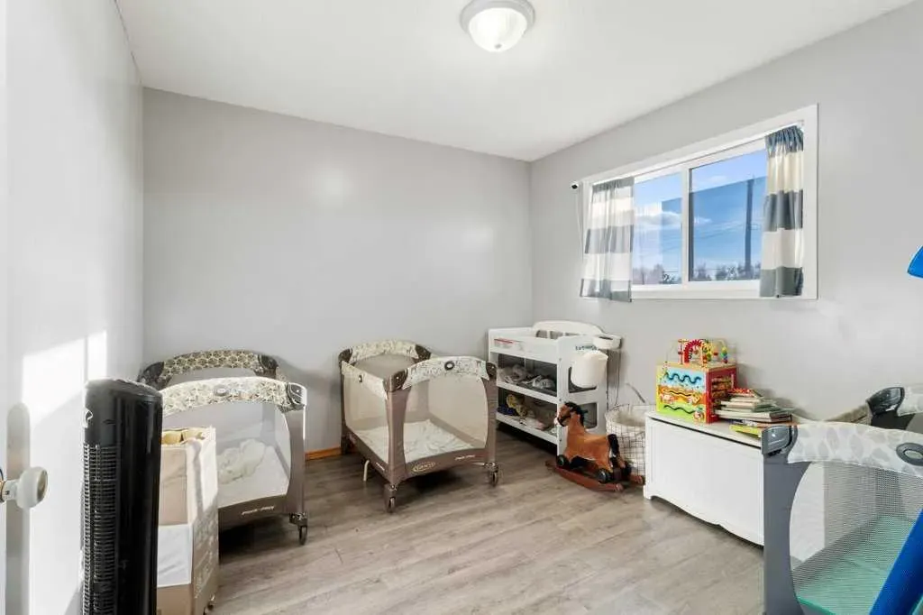 26 Ave, #1814 and 1816