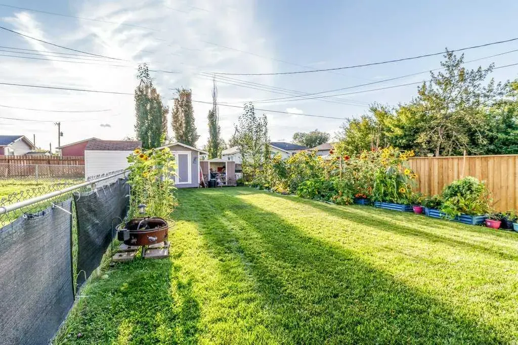 26 Ave, #1814 and 1816