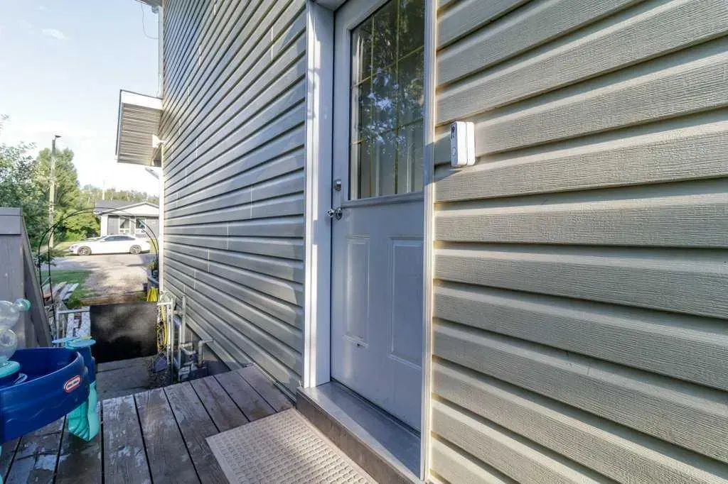 26 Ave, #1814 and 1816