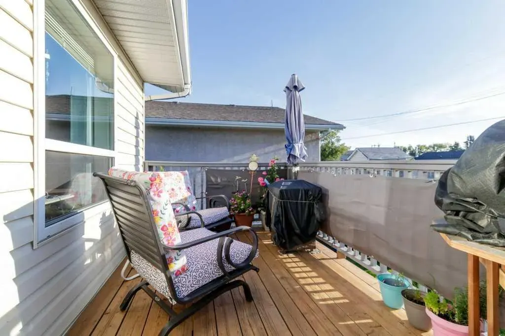 26 Ave, #1814 and 1816