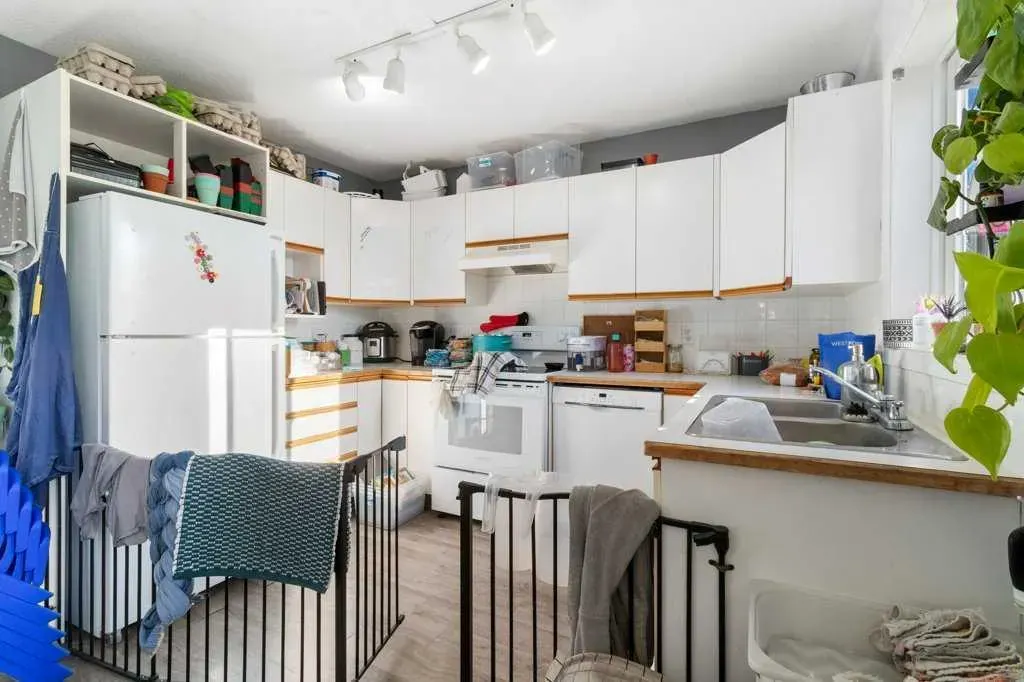 26 Ave, #1814 and 1816
