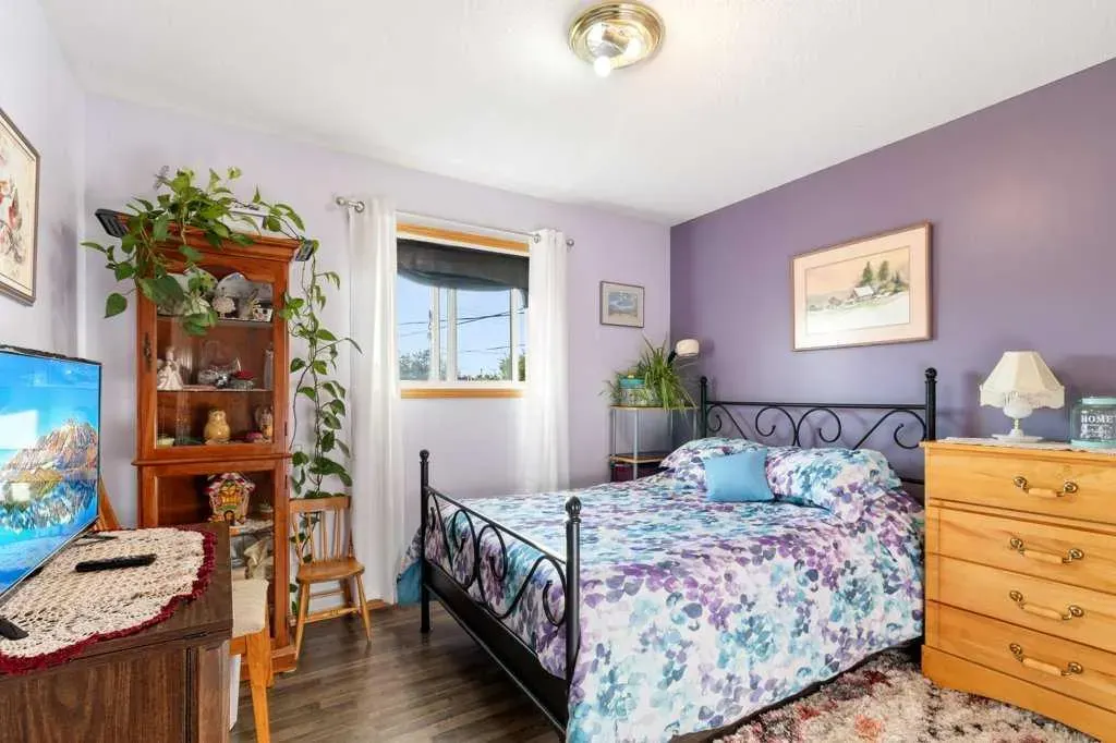 26 Ave, #1814 and 1816