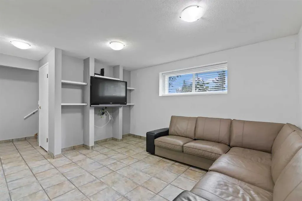 48 Shawcliffe Place SW