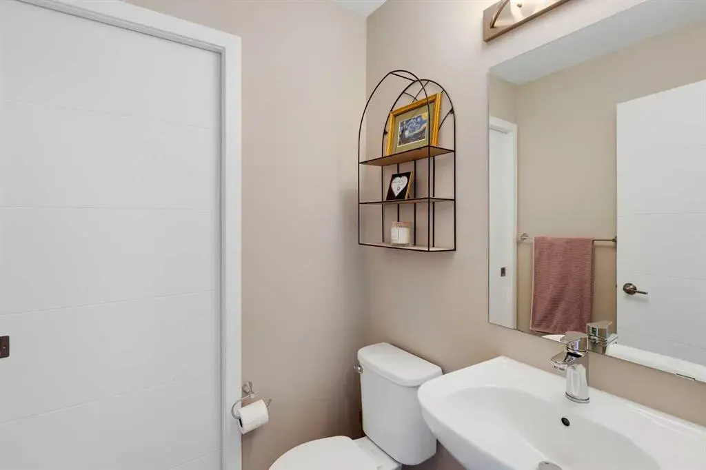 110 Redstone NE, #202