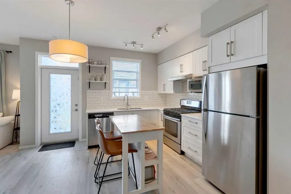 110 Redstone NE, #202