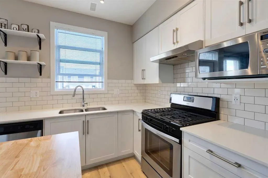 110 Redstone NE, #202