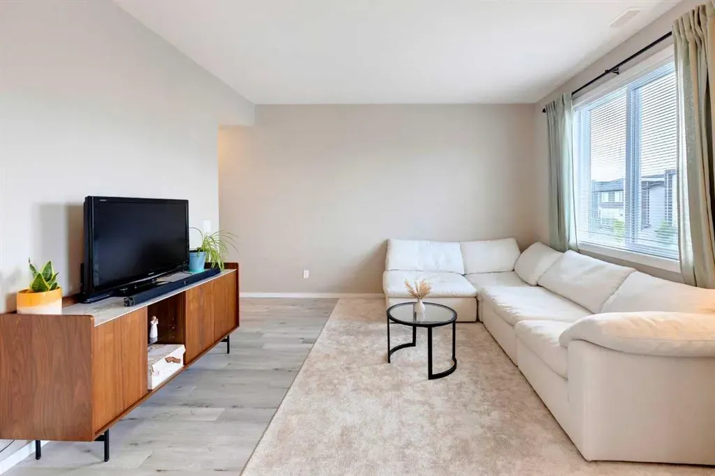 110 Redstone NE, #202