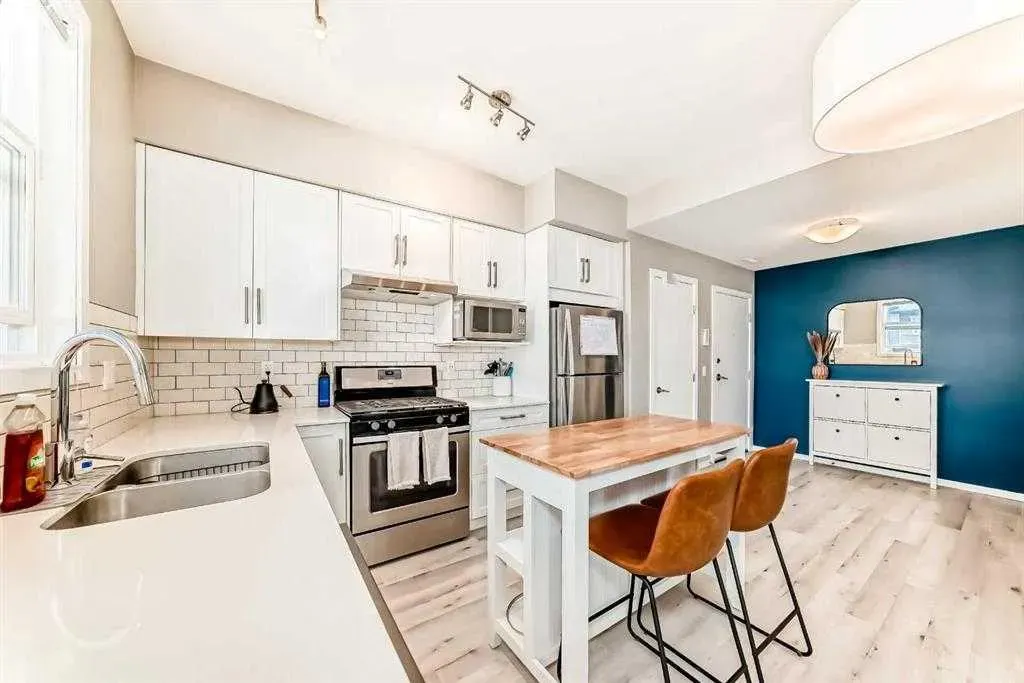 110 Redstone NE, #202