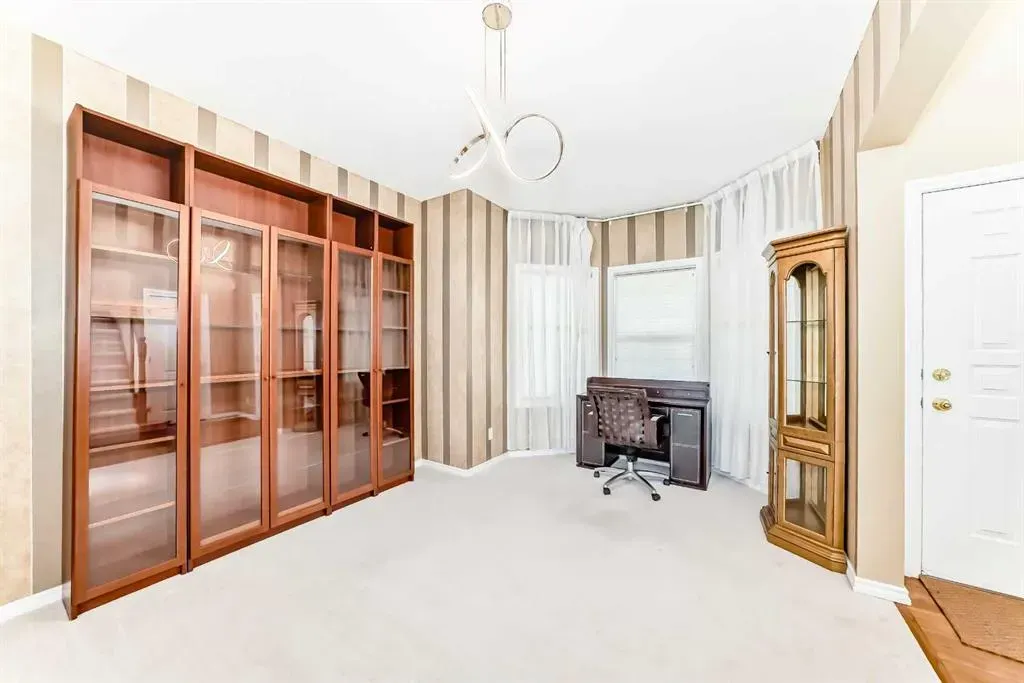 327 Discovery Place SW