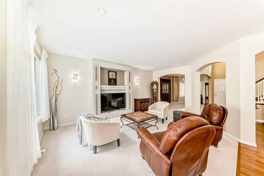327 Discovery Place SW
