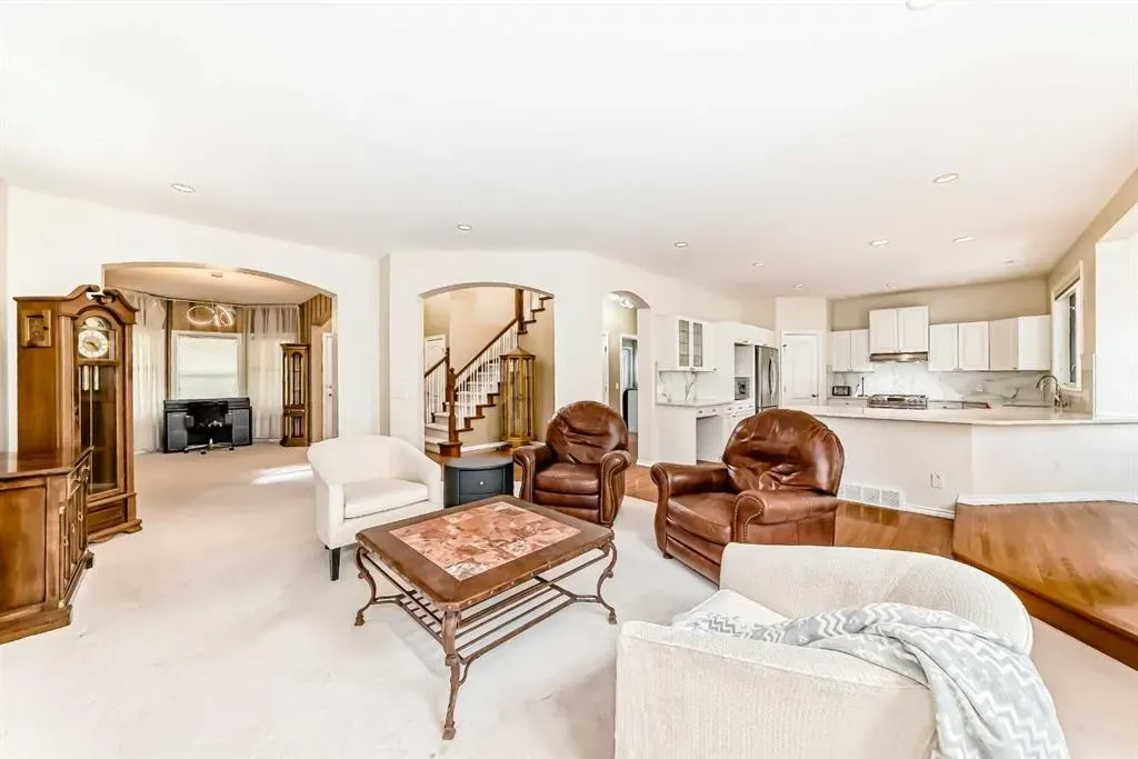327 Discovery Place SW
