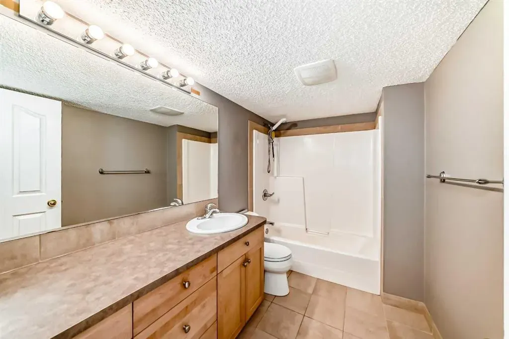 327 Discovery Place SW
