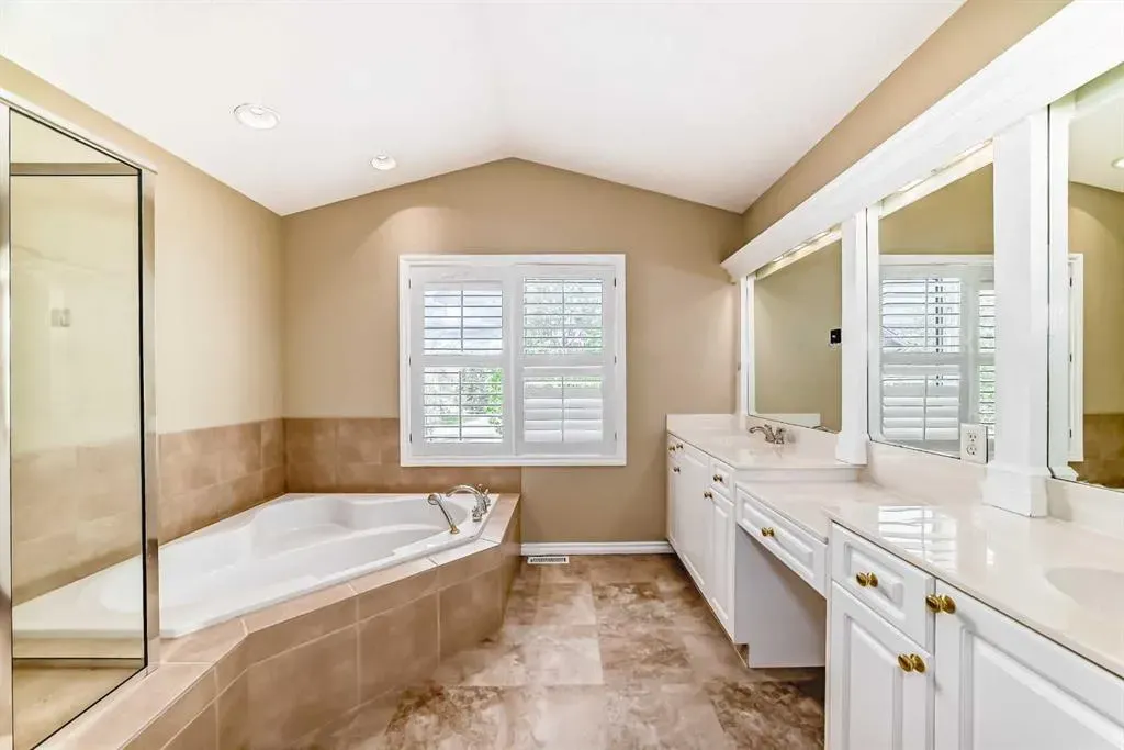 327 Discovery Place SW