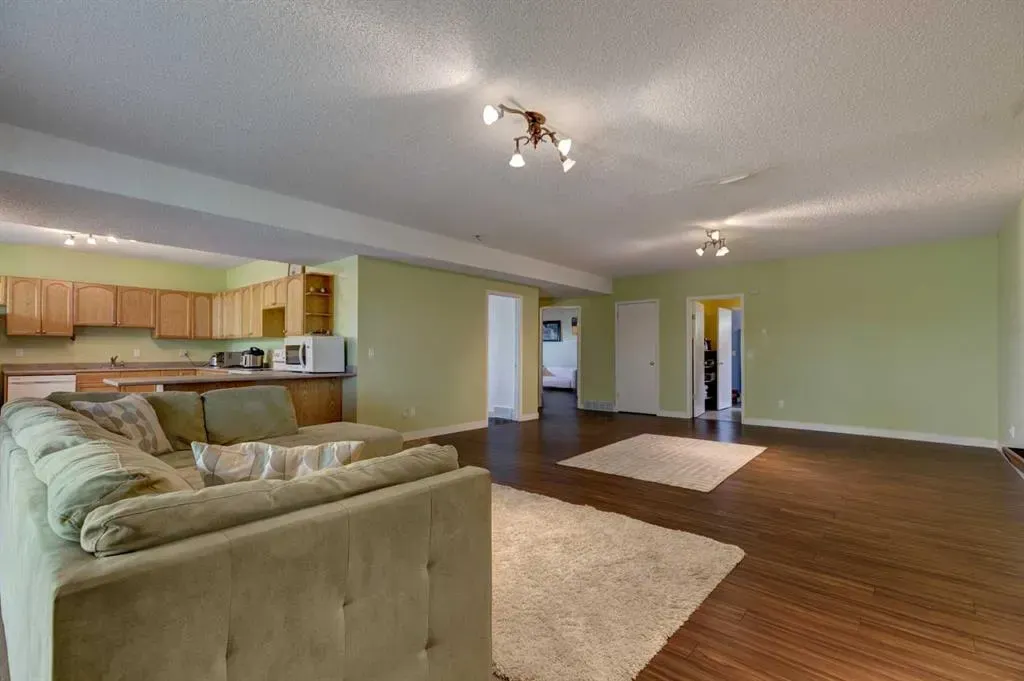 248 Edgevalley Way NW