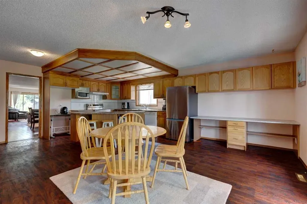 248 Edgevalley Way NW