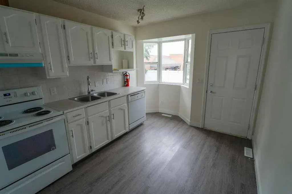 3 Whitmire Villas NE