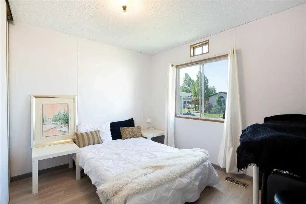 99 Arbour Lake Road NW, #125