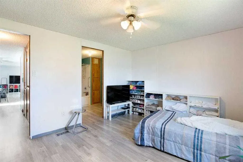 99 Arbour Lake Road NW, #125