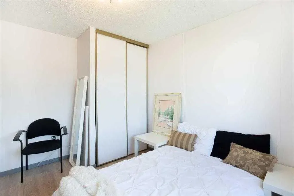 99 Arbour Lake Road NW, #125