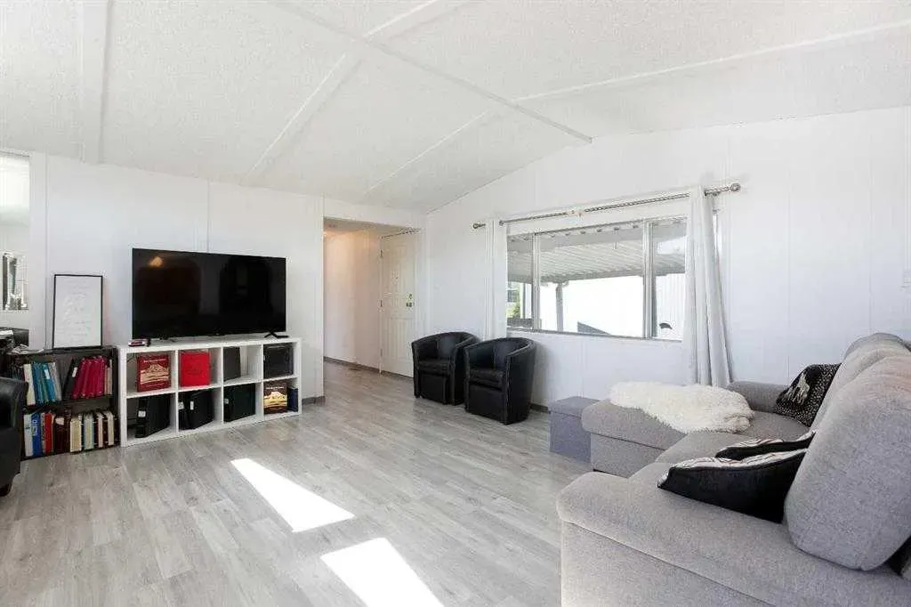 99 Arbour Lake Road NW, #125