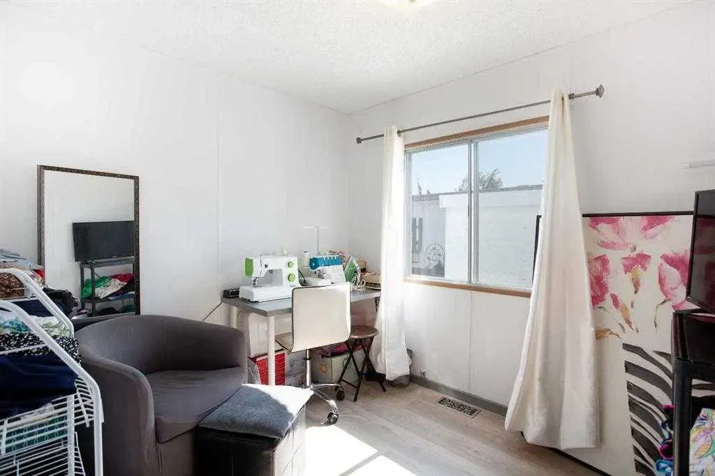 99 Arbour Lake Road NW, #125