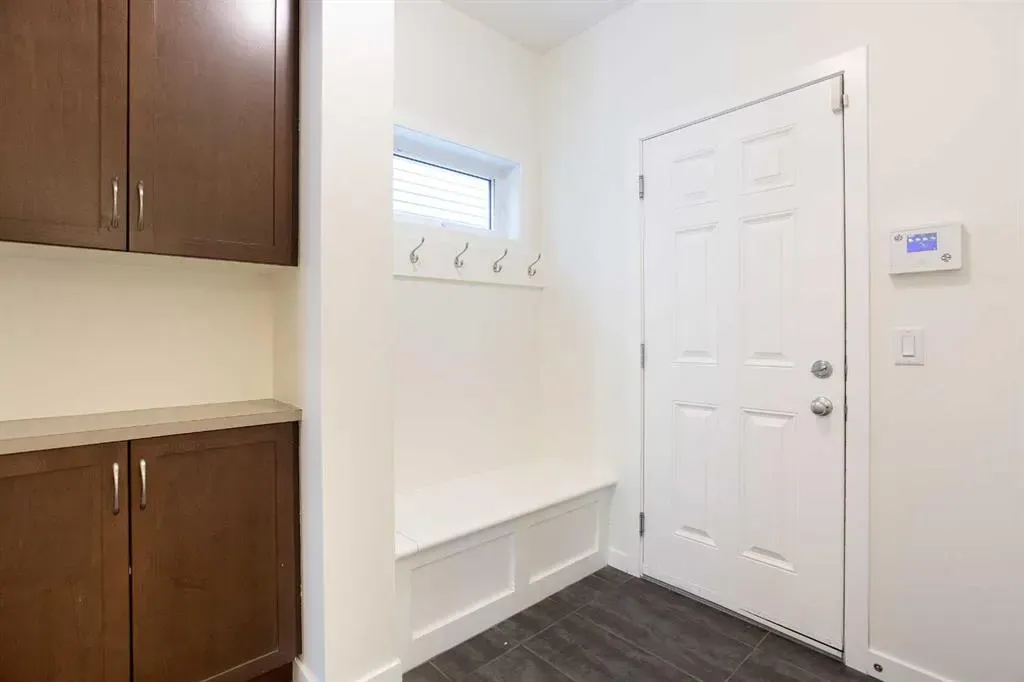 9 Cougar Ridge Rise SW