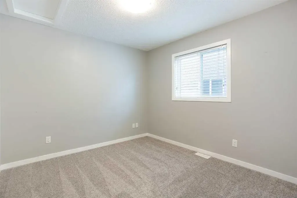 9 Cougar Ridge Rise SW
