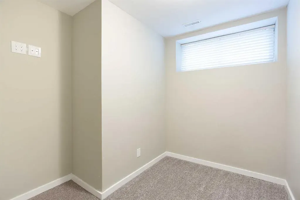 9 Cougar Ridge Rise SW
