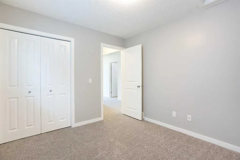 9 Cougar Ridge Rise SW