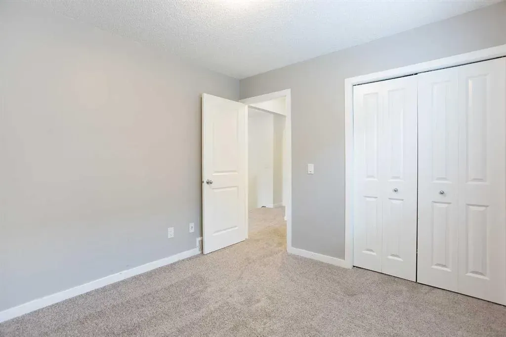 9 Cougar Ridge Rise SW