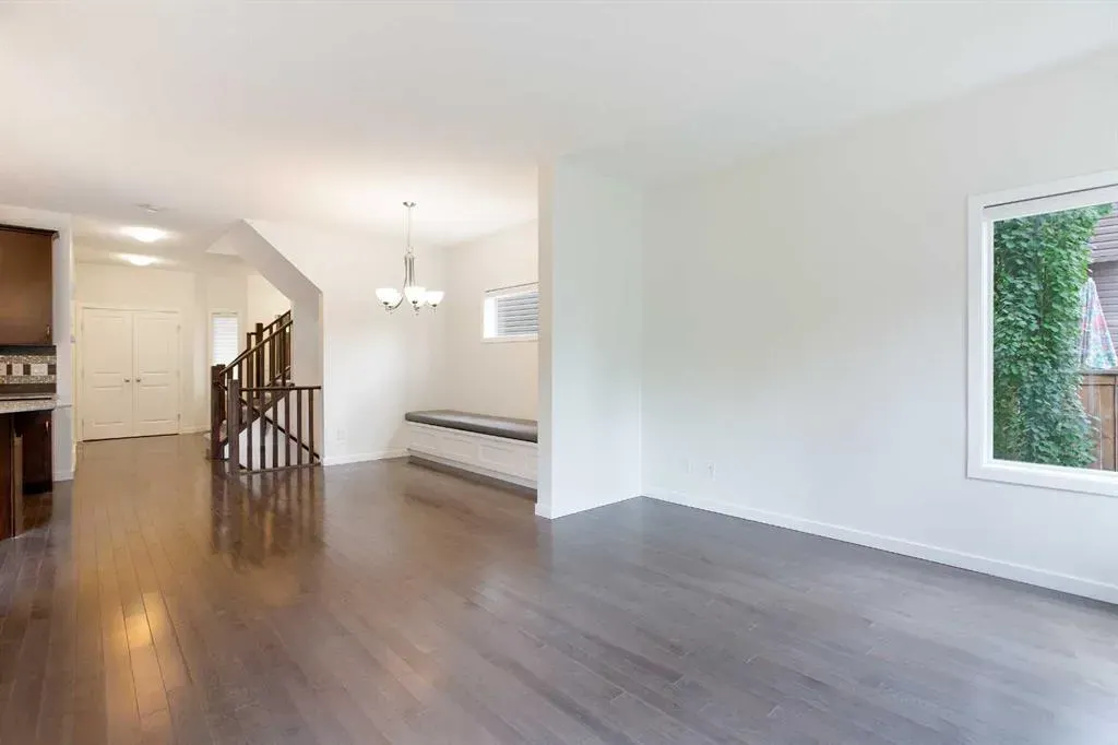9 Cougar Ridge Rise SW