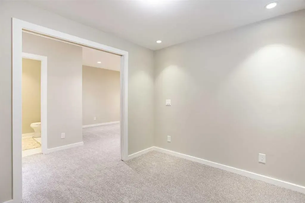 9 Cougar Ridge Rise SW