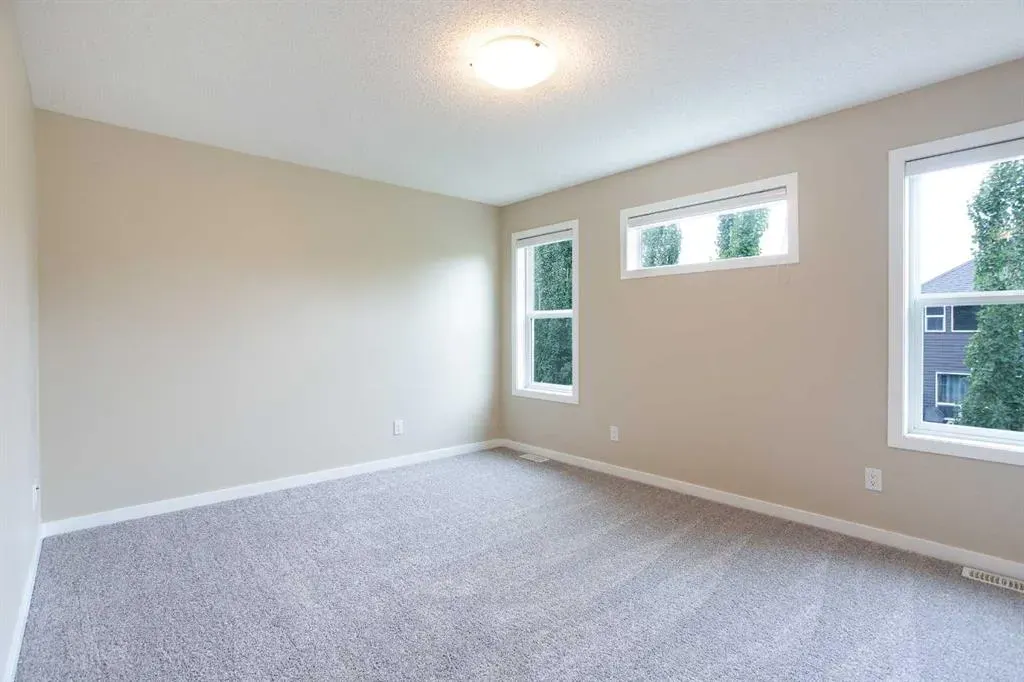 9 Cougar Ridge Rise SW