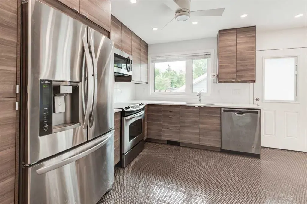 112 Selkirk Drive SW