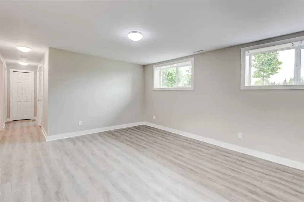 112 Selkirk Drive SW