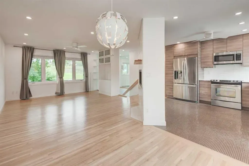 112 Selkirk Drive SW
