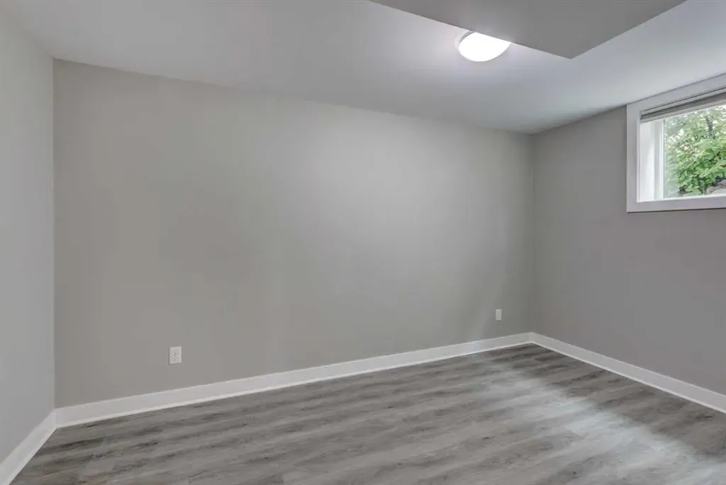 112 Selkirk Drive SW