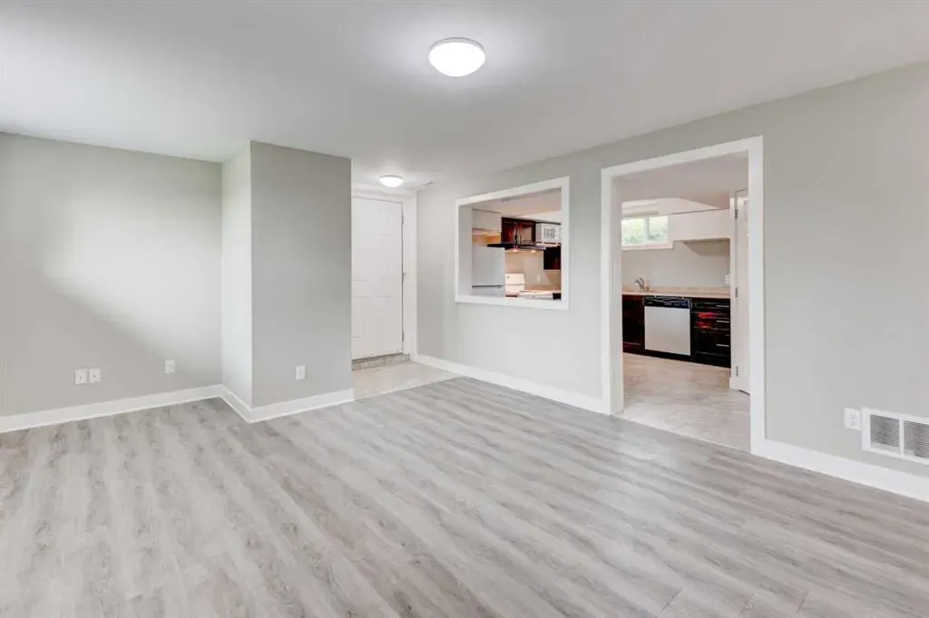 112 Selkirk Drive SW