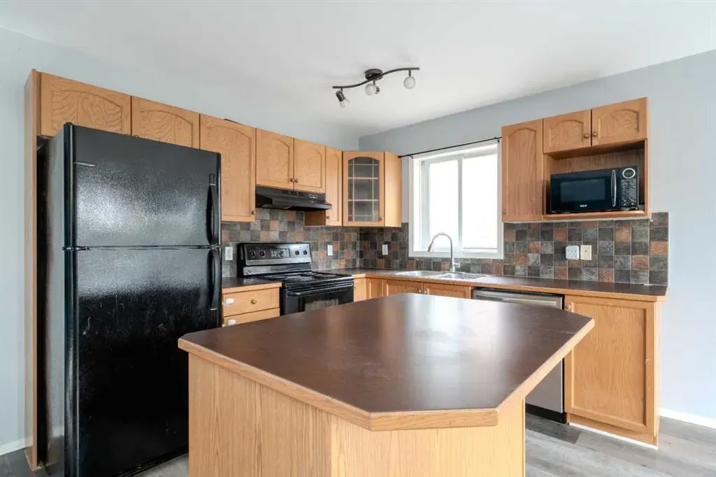 61 Everstone Avenue SW